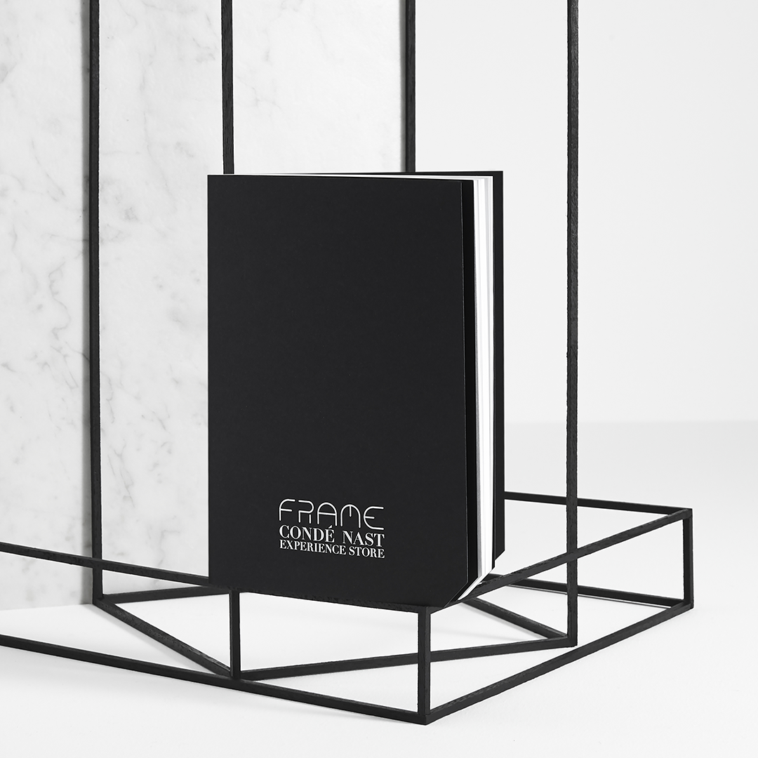 Frame taccuino con copertina in cartoncino.
